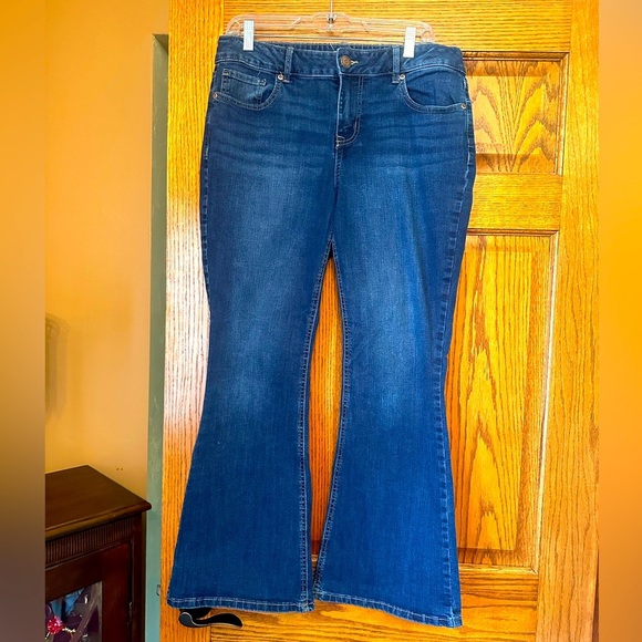 Maurice’s Classic Mid Rise Flared Jeans - Picture 1 of 4
